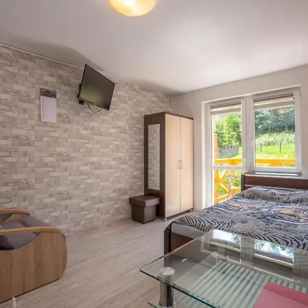 Domino - I בית אירוח