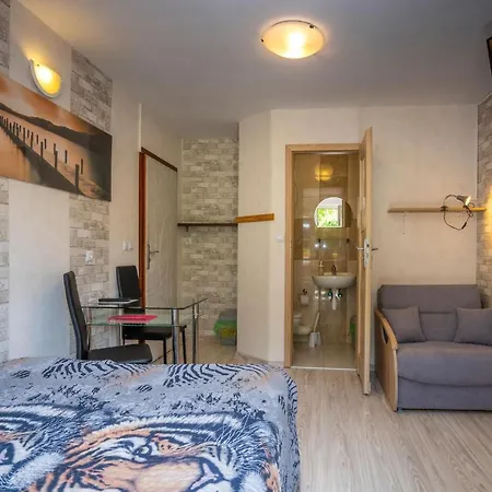 Domino - I בית אירוח *