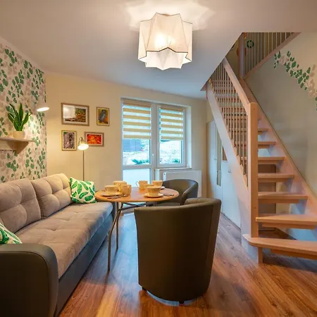 Domino - I شكلارسكا بوريبا