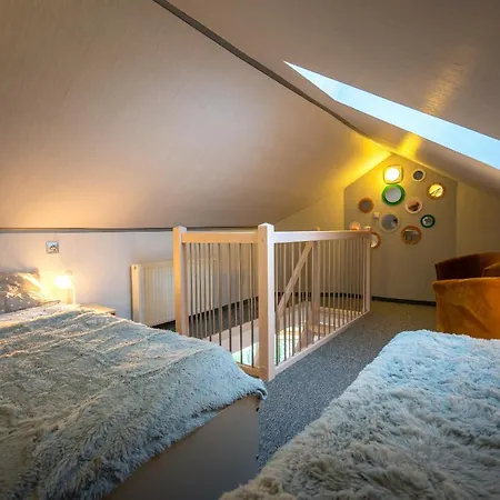 Domino - I شكلارسكا بوريبا